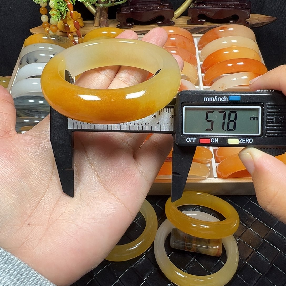 石英质玉（黄龙玉）未镶嵌手镯