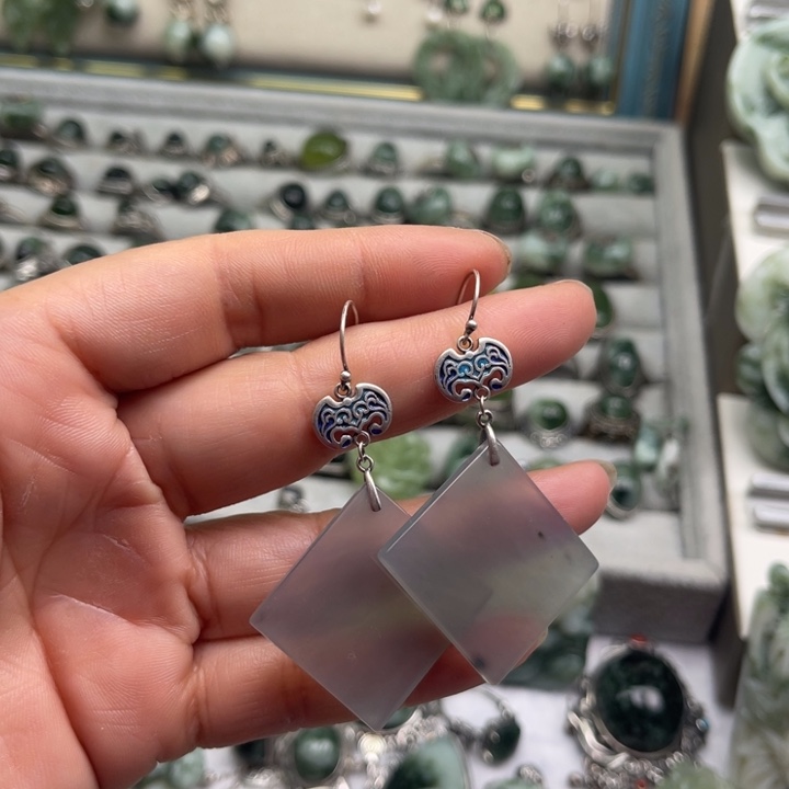 透闪石-蛇纹石玉耳环未镶嵌