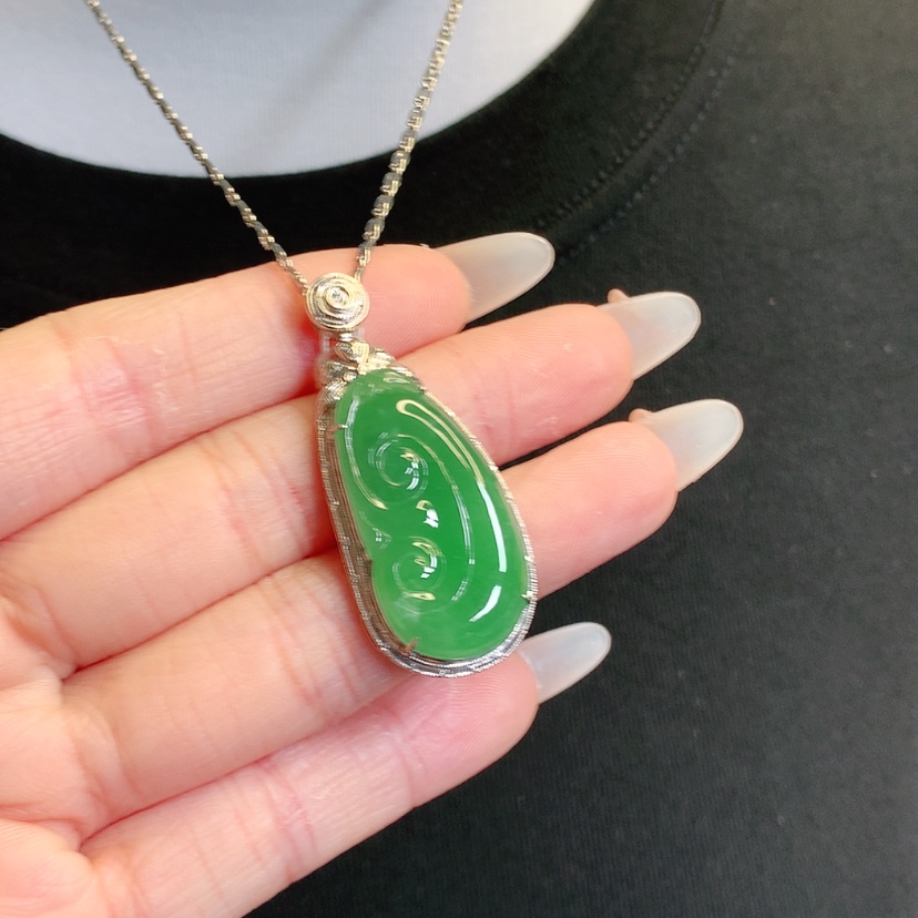 【闪购商品】翡翠吊坠(赠链)18K金镶嵌