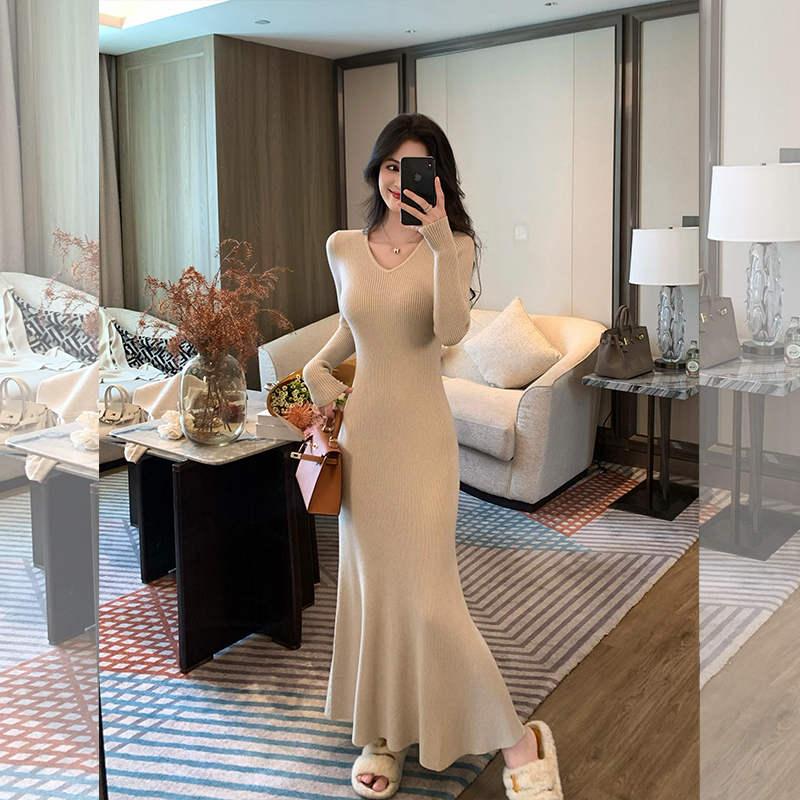 长袖V领显瘦长裙轻熟风包臀修身连衣裙秋冬内搭高领裙子时尚气质