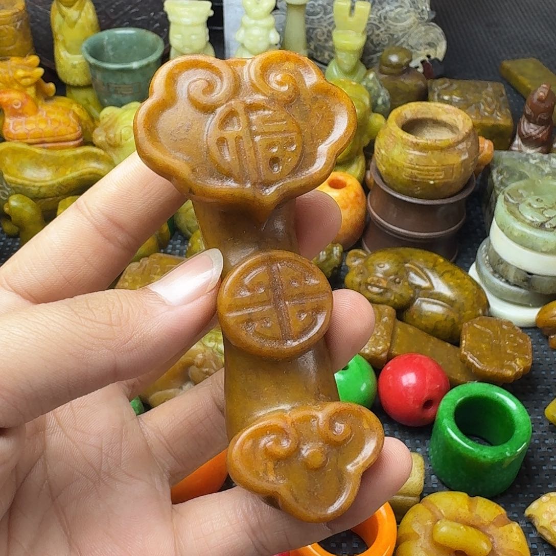 白玉菩提吊坠。。。