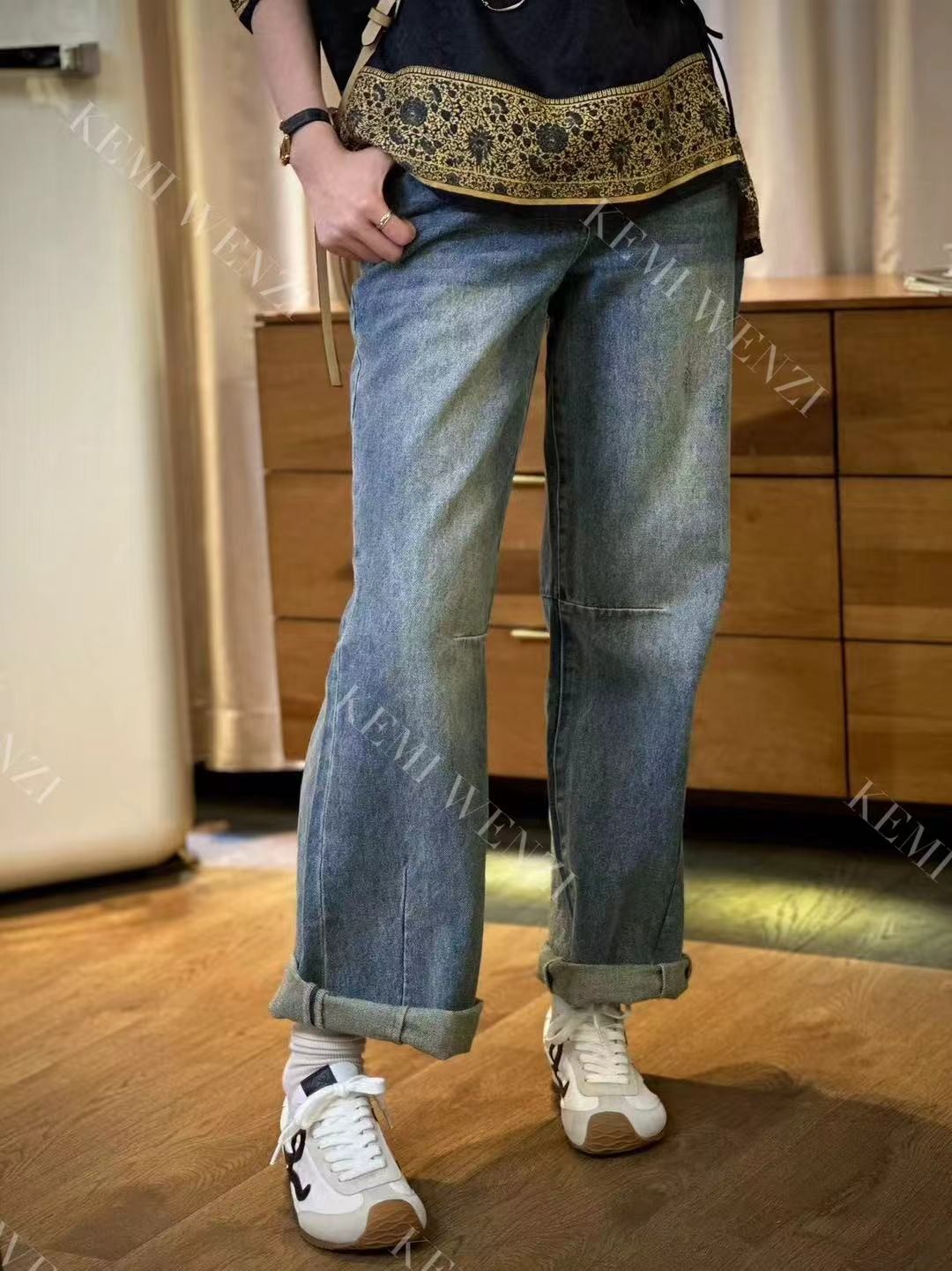 复古做旧风牛仔裤