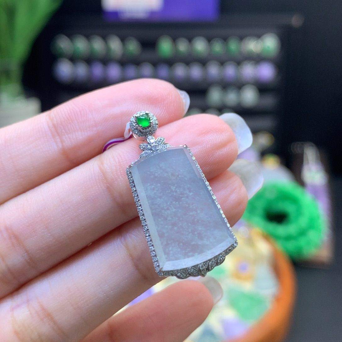 翡翠18K金镶嵌颈饰