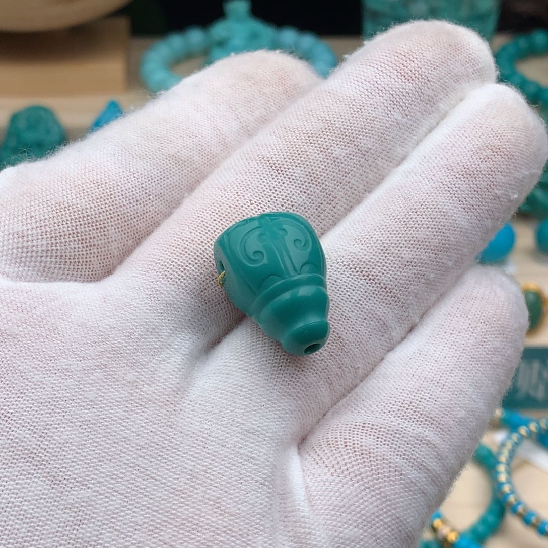 绿松石未镶嵌颈饰