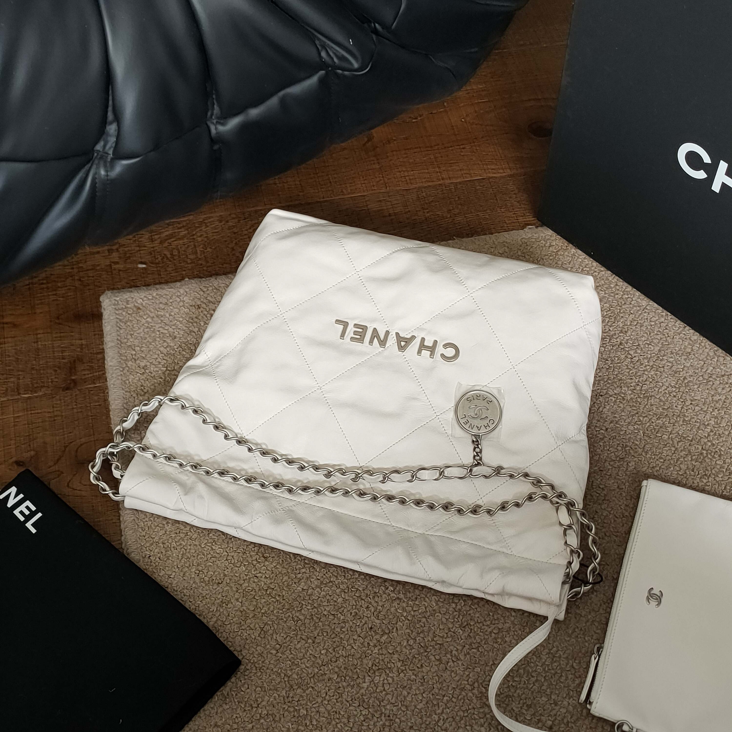 99新 Chanel/香奈儿 Azul - 白色牛皮银扣22bag小号单肩包40420