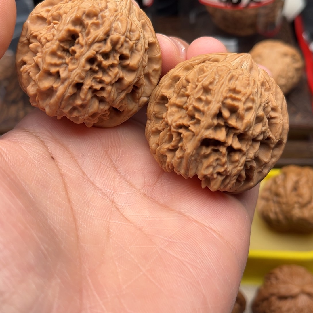 【闪购商品】文玩核桃手把件42满天星