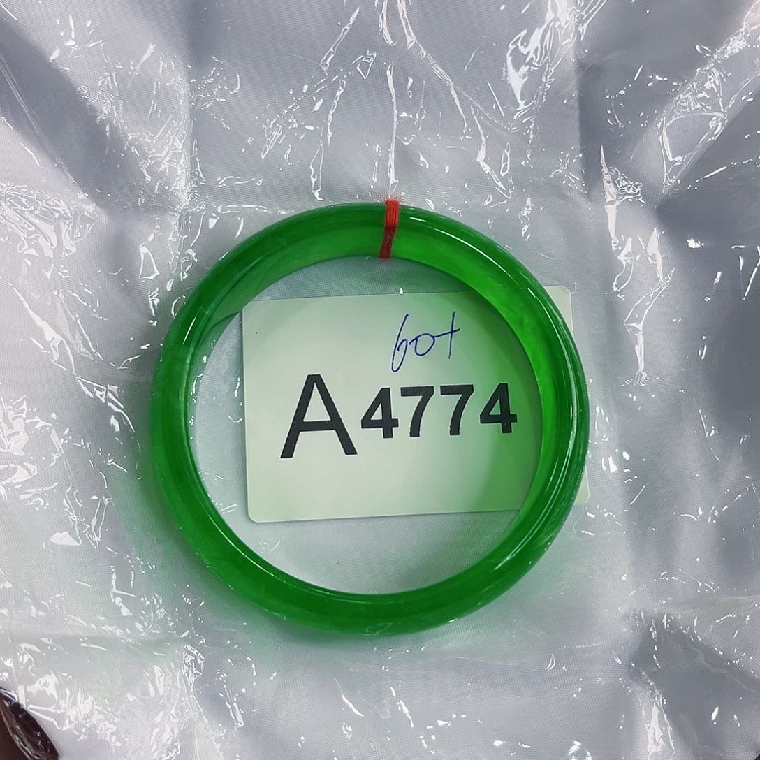 翡翠手镯未镶嵌王*霞多样性