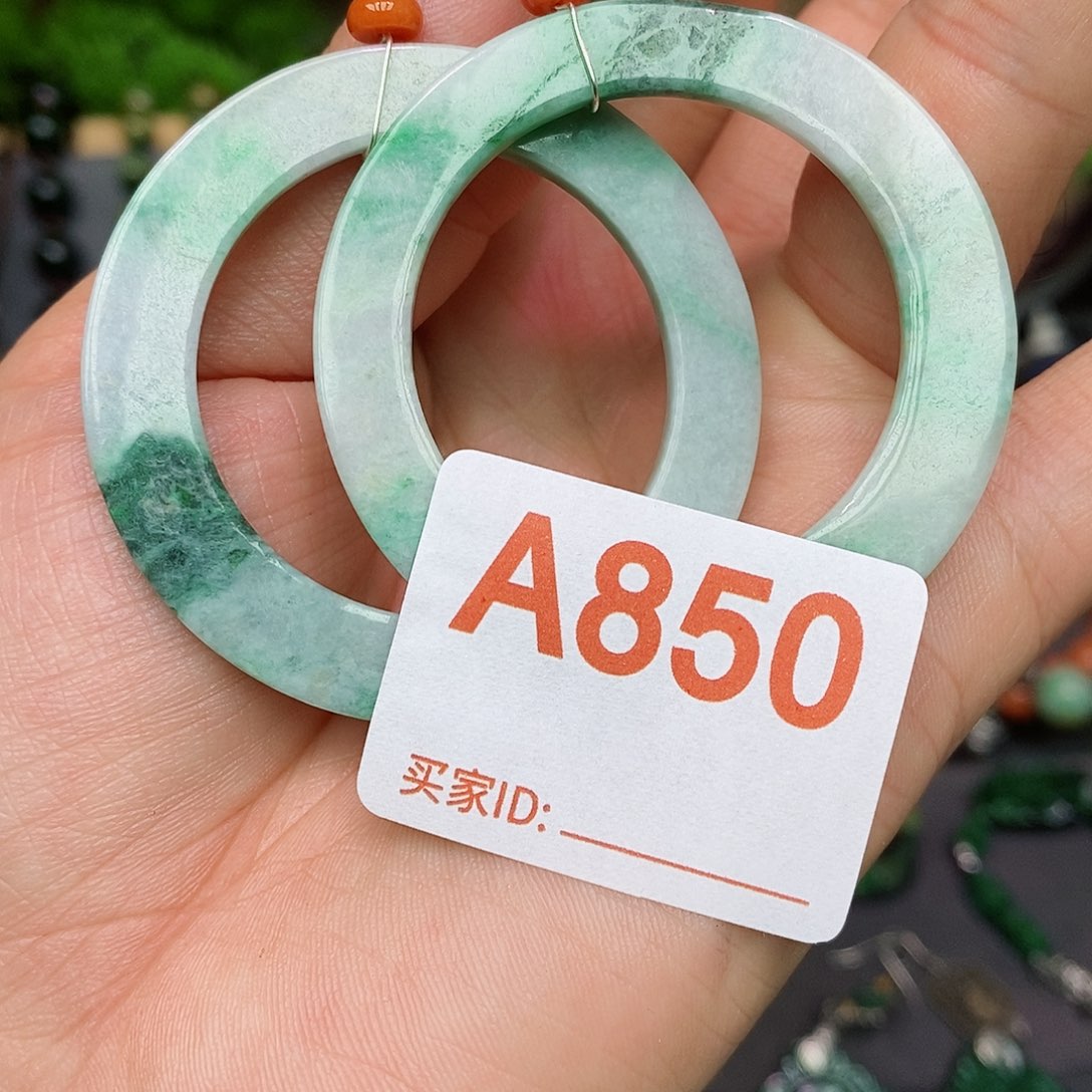 翡翠耳饰未镶嵌貔*漂亮美眉