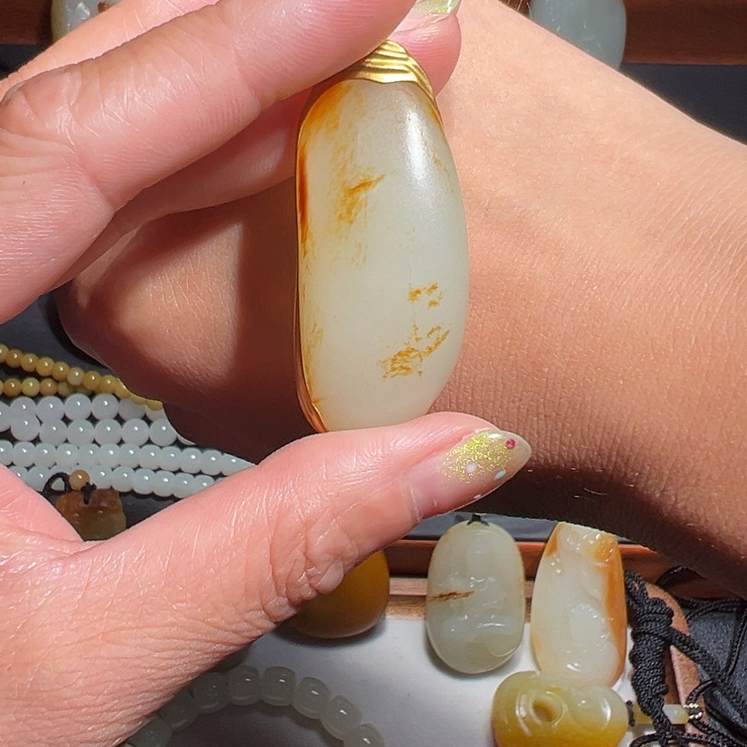 南***南和田玉未镶嵌颈饰