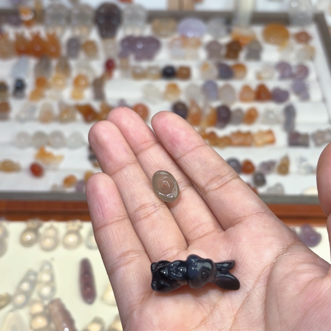 玛瑙/玉髓颈饰未镶嵌墨*