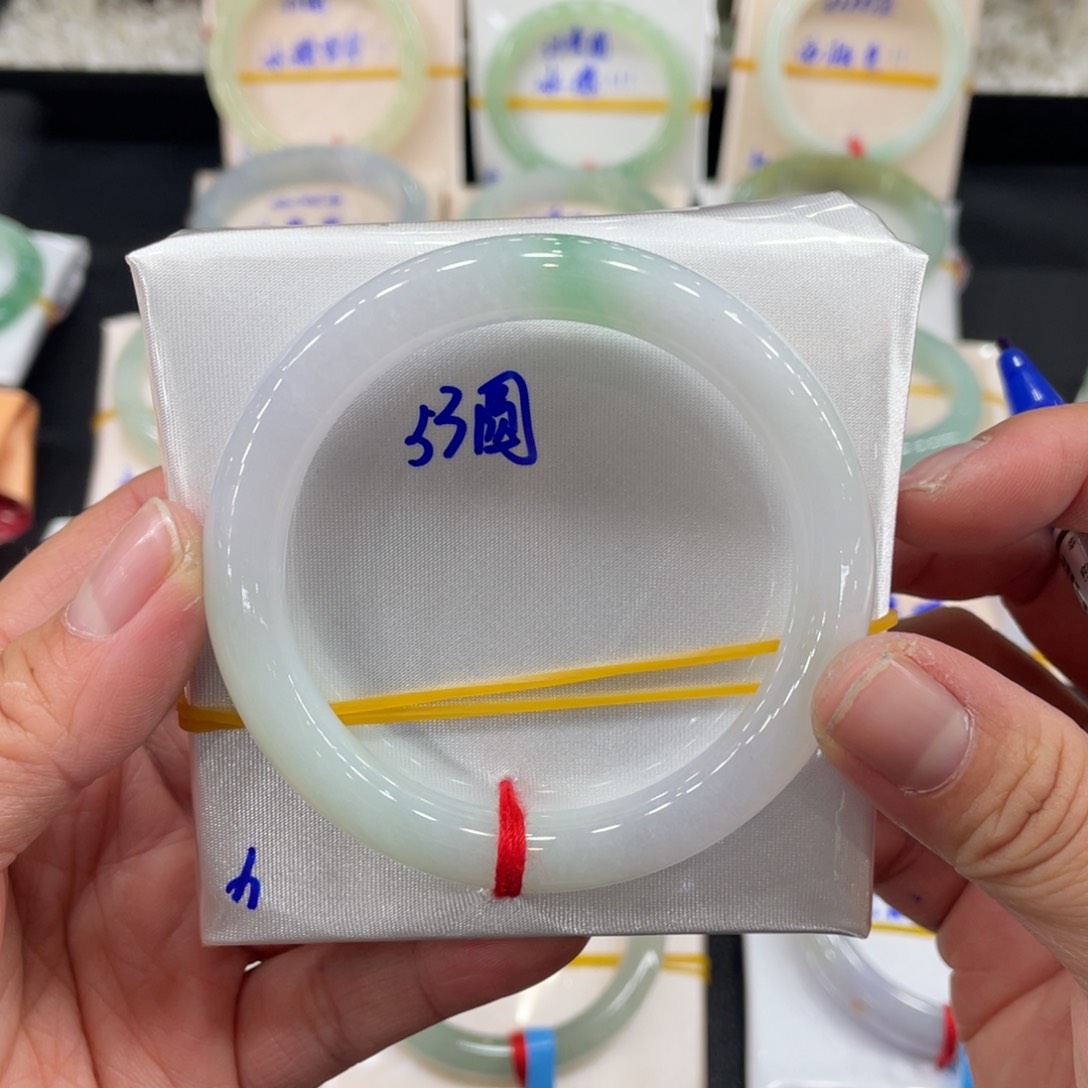 翡翠手镯未镶嵌缅甸翡翠天然翡翠
