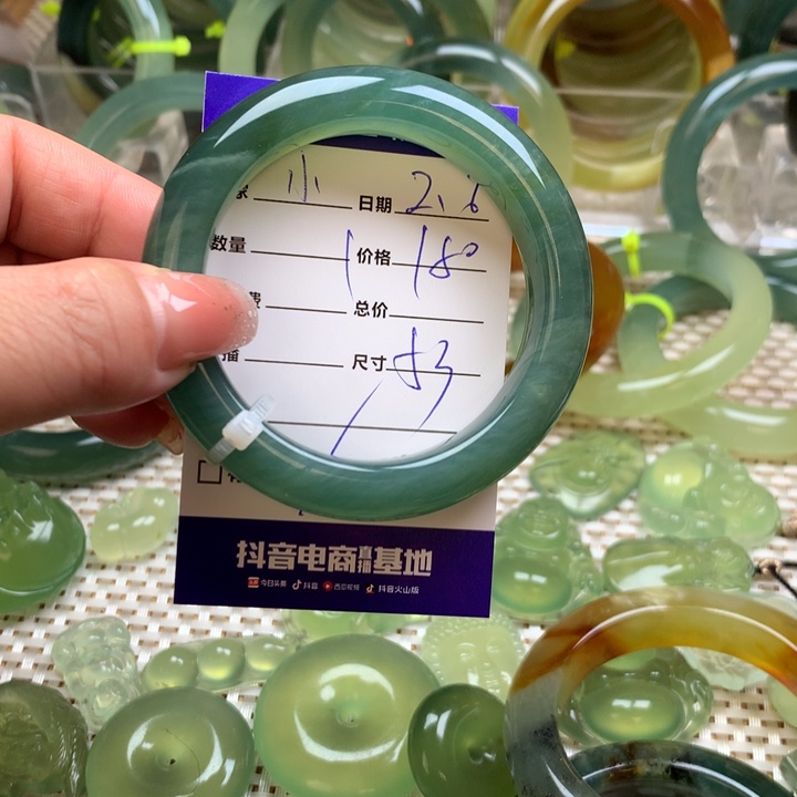 蛇纹石玉手镯未镶嵌小*强