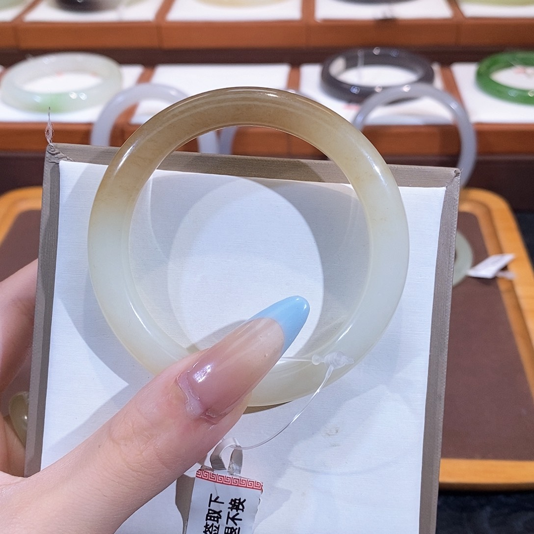 和田玉手镯未镶嵌怡