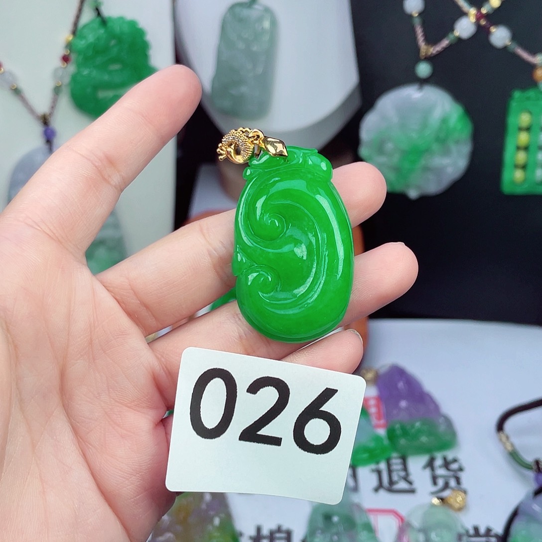 翡翠未镶嵌吊坠(赠链)