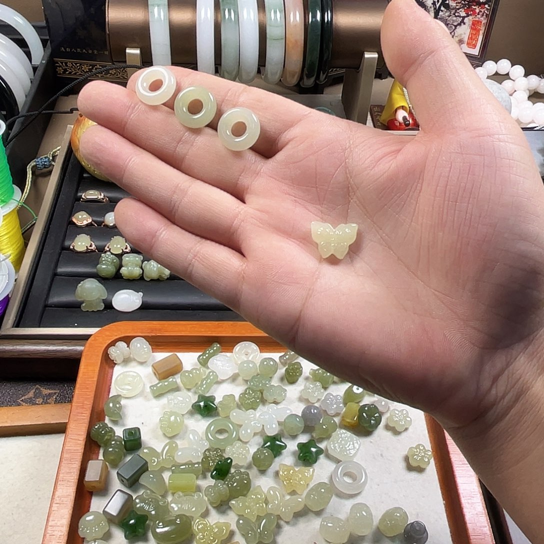 橙****和田玉未镶嵌手链