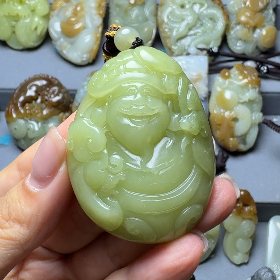 和田玉未镶嵌颈饰泡*糖