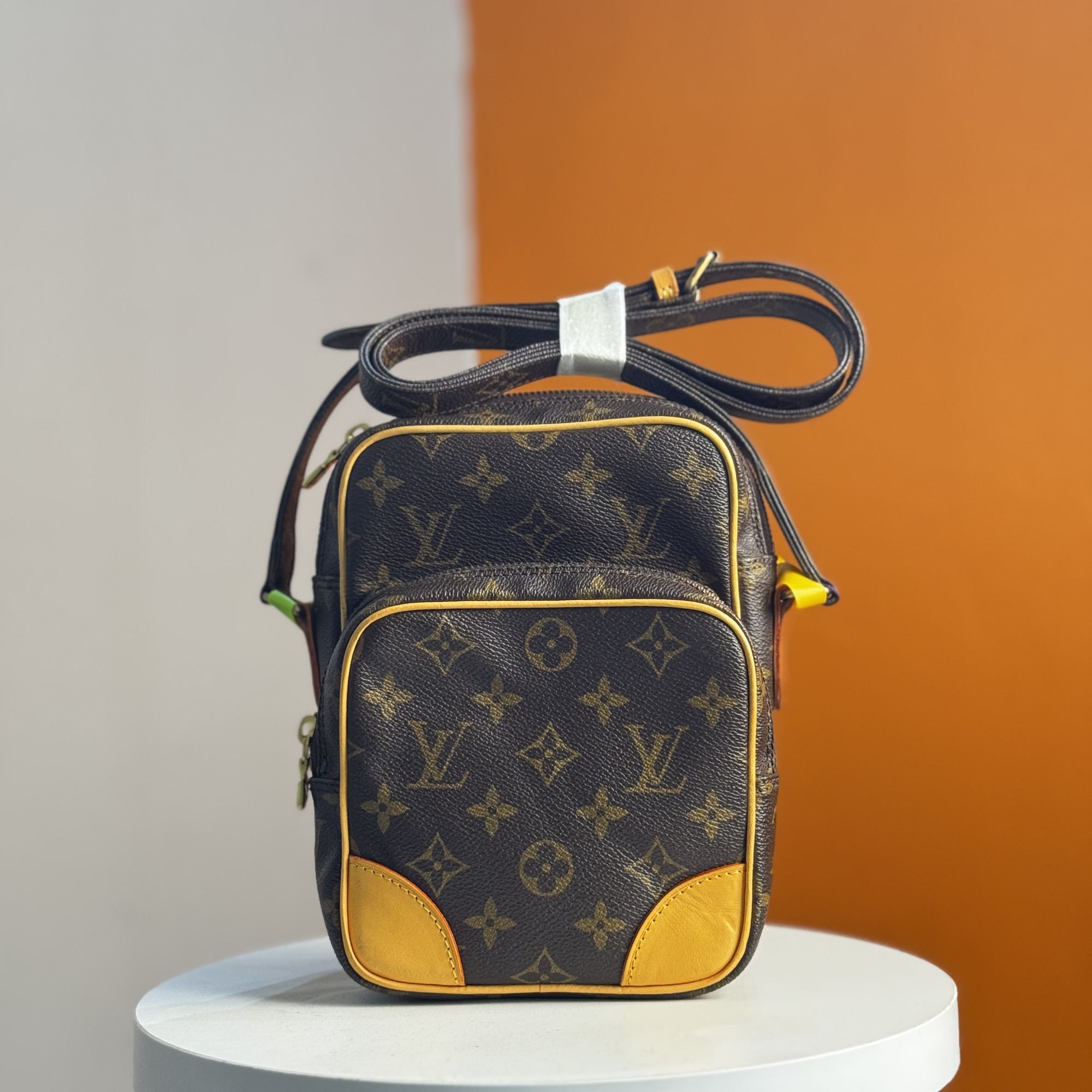 修复品LouisVuitton/路易威登 经典单肩/斜跨竖版双层男士相机包