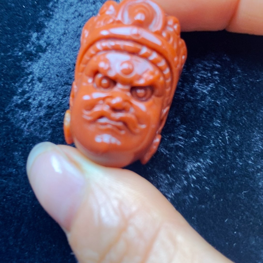 未镶嵌石英质玉（黄龙玉）颈饰