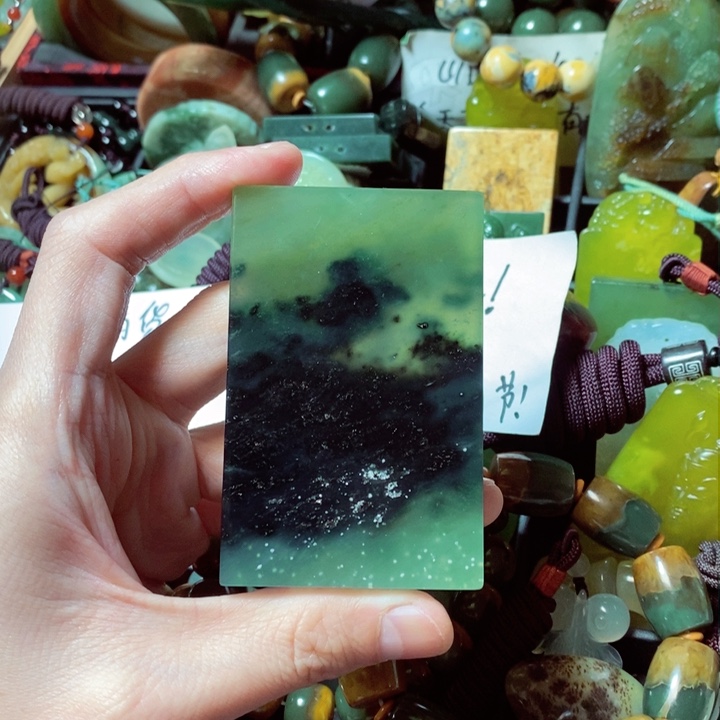 蛇纹石玉颈饰未镶嵌