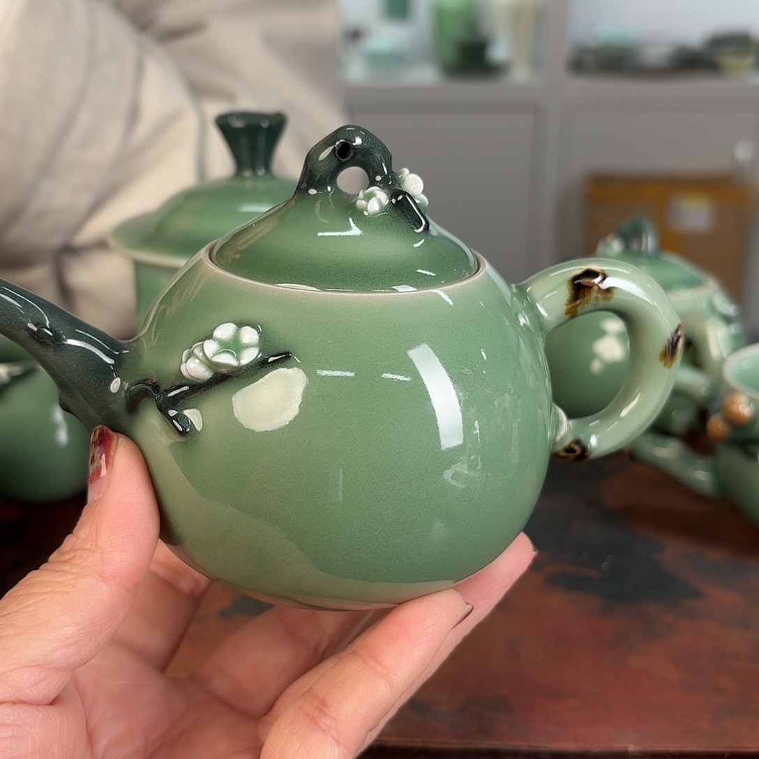 奶****龙泉云间青瓷小米茶器
