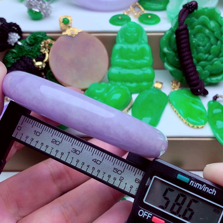 翡翠未镶嵌手镯…．