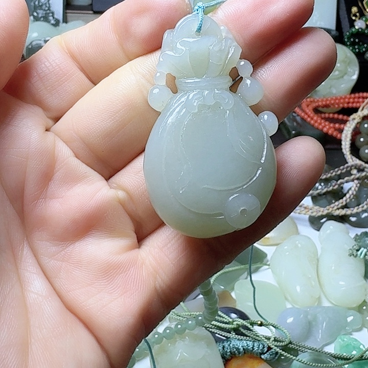 和田玉（糖玉）颈饰未镶嵌