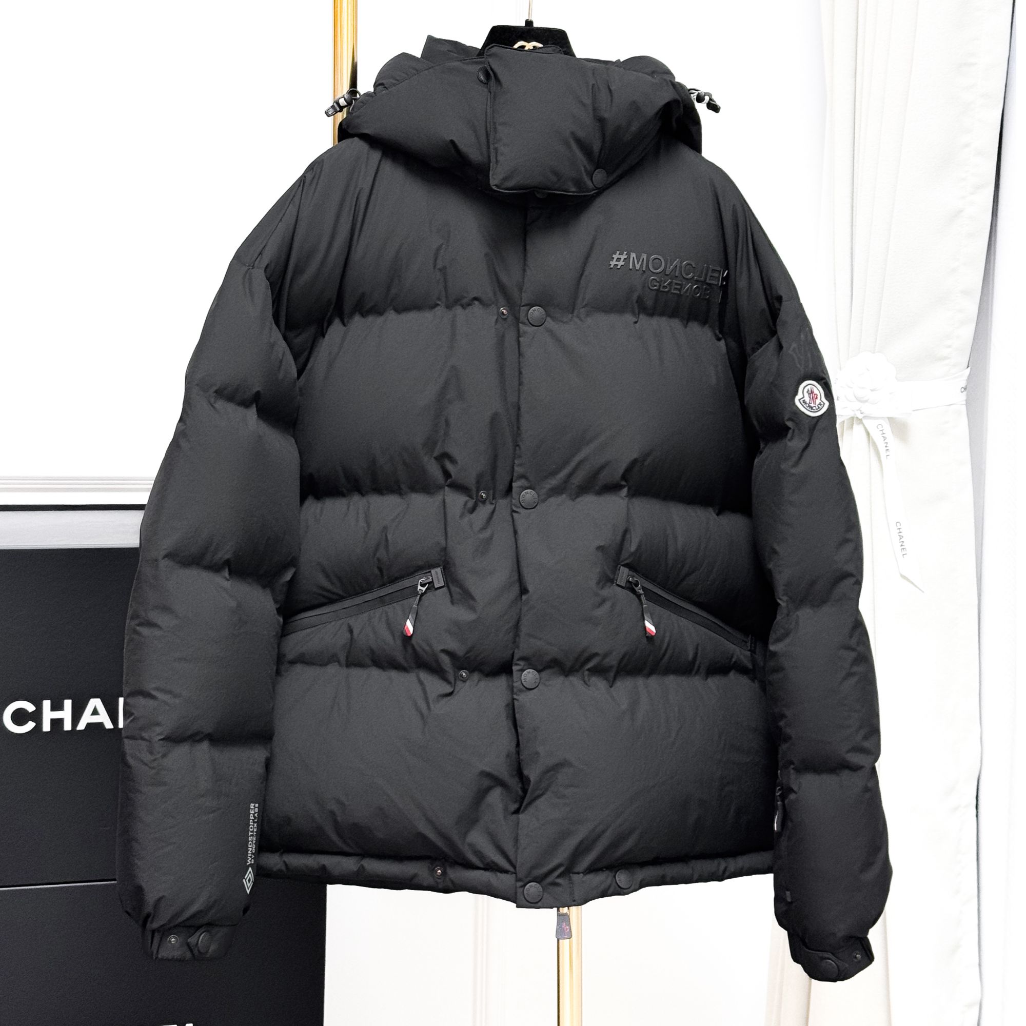 99新 MONCLER 4码Grenoble系列黑色黑武士连帽羽绒服外套