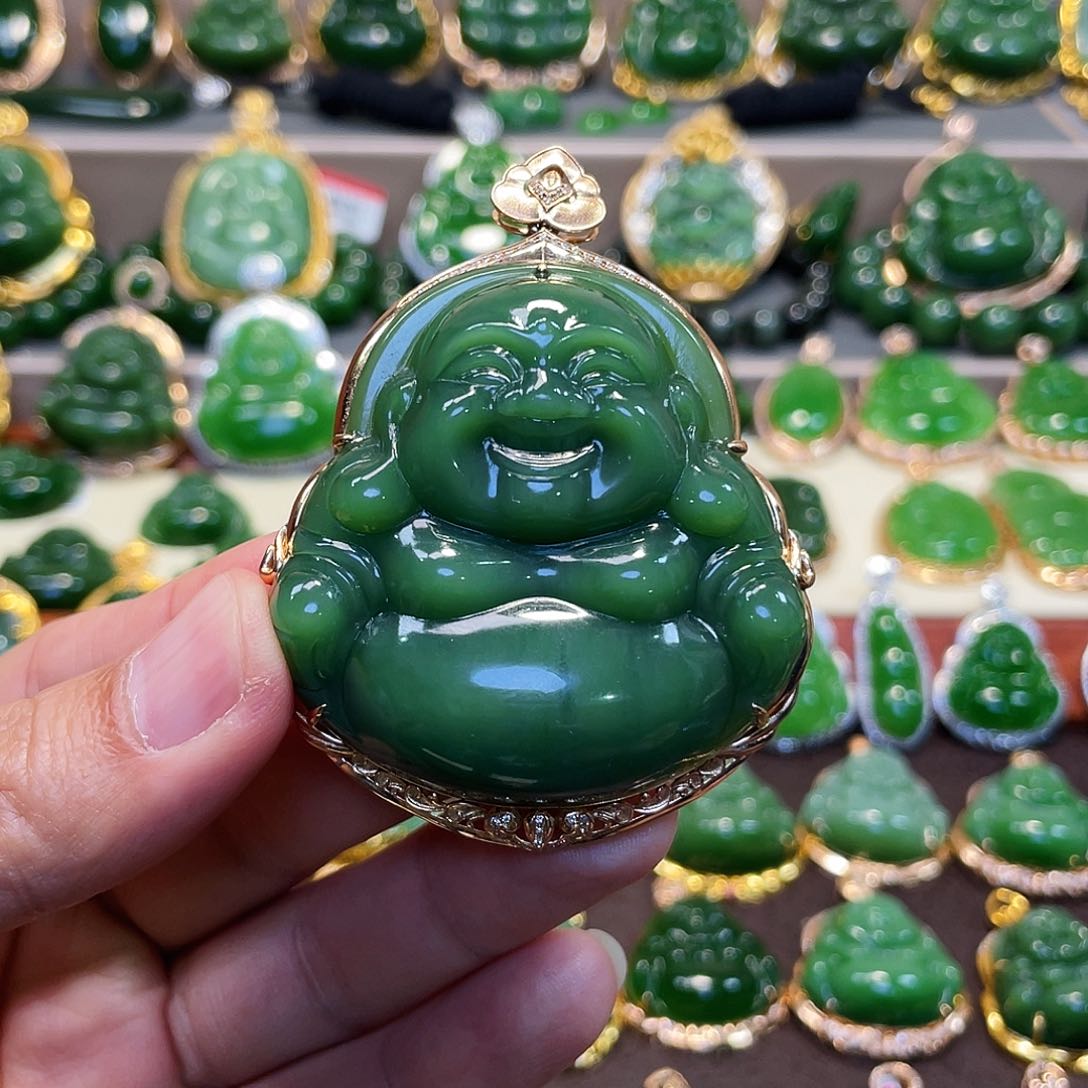 和田玉（碧玉）颈饰18K金镶嵌佛公52mm
