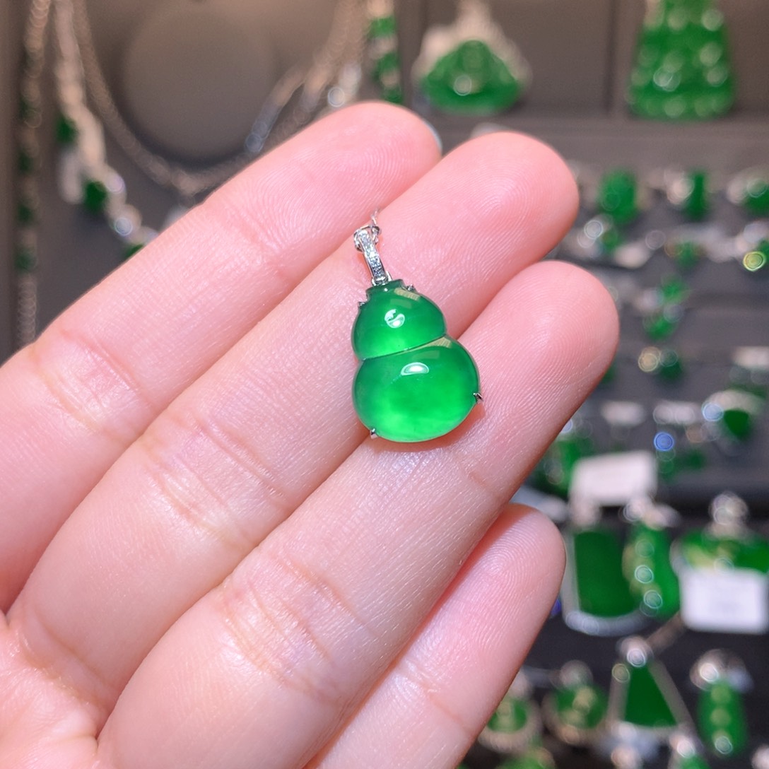 翡翠颈饰18K金镶嵌葫芦