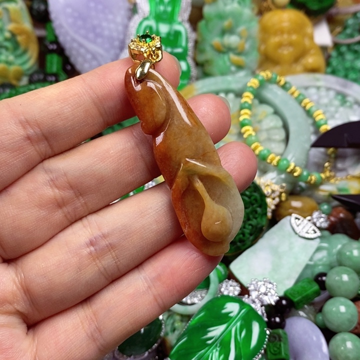 翡翠未镶嵌吊坠(赠链)