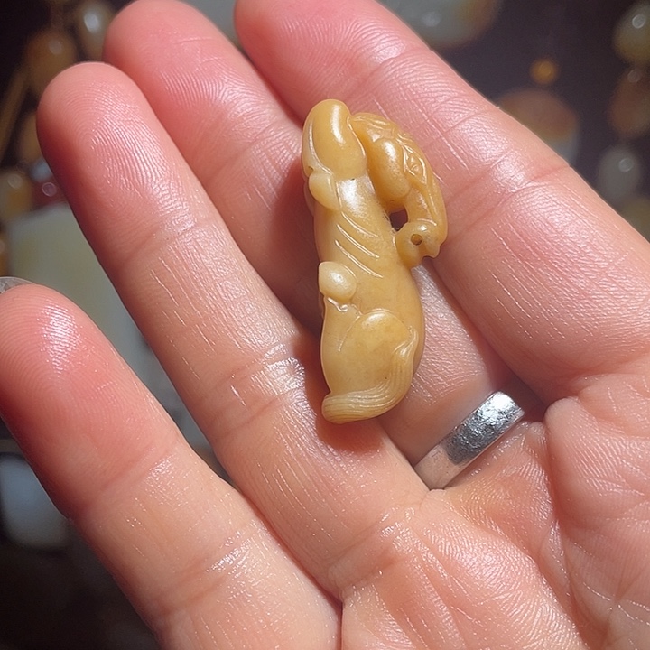 芜***子和田玉（糖玉）未镶嵌颈饰