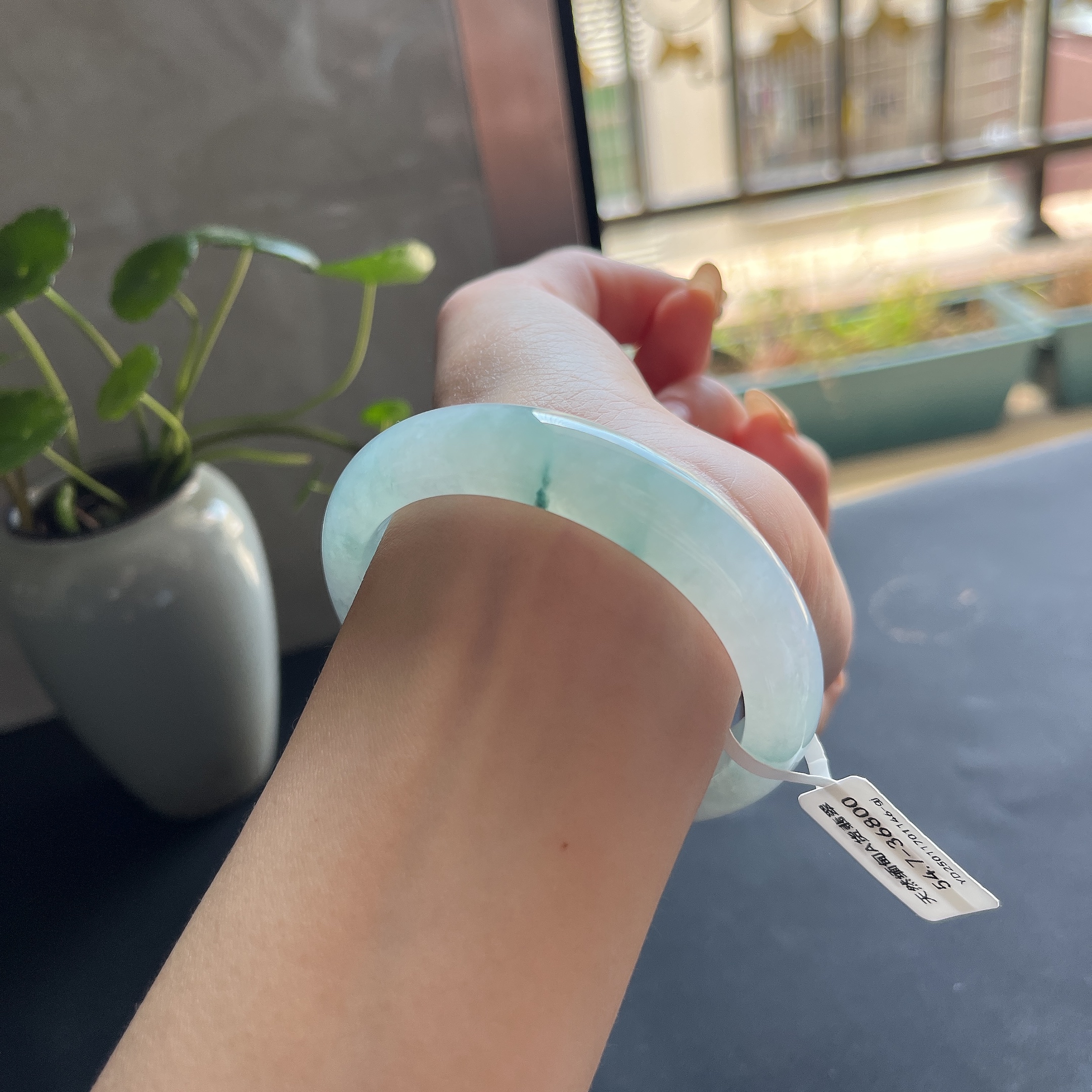 缅甸天然翡翠A货冰种飘花手镯55圈口宽边起刚光胶感镯子时尚新品