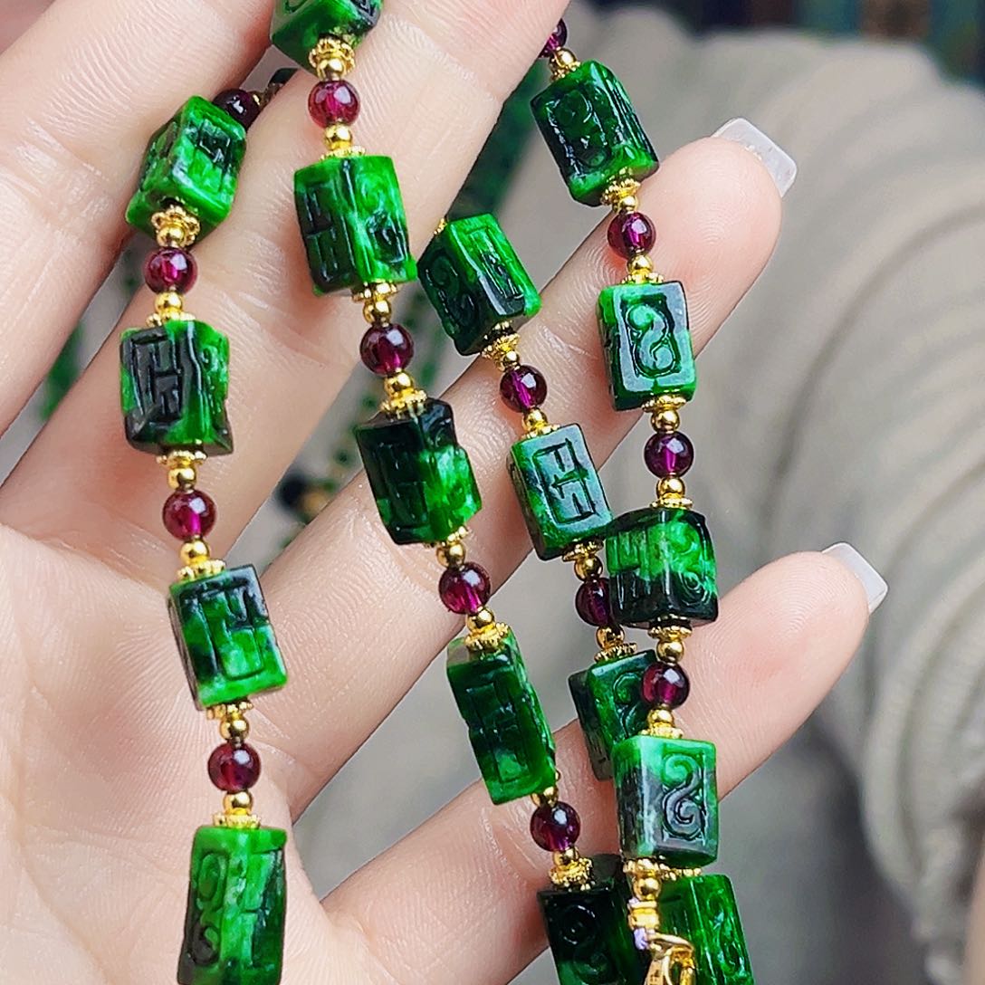 颈饰未镶嵌翡翠多样性