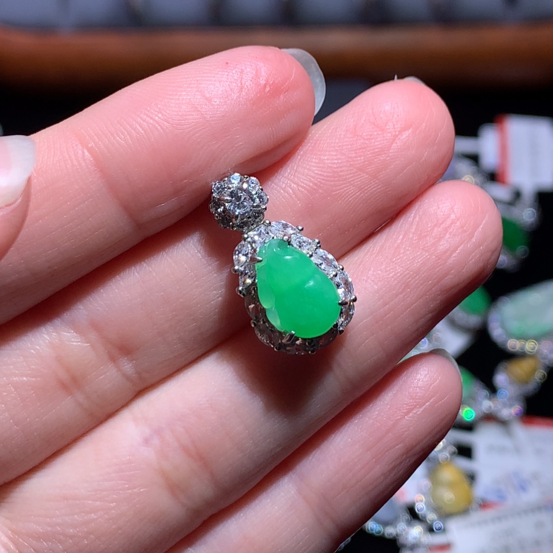 翡翠颈饰银S925镶嵌天然翡翠