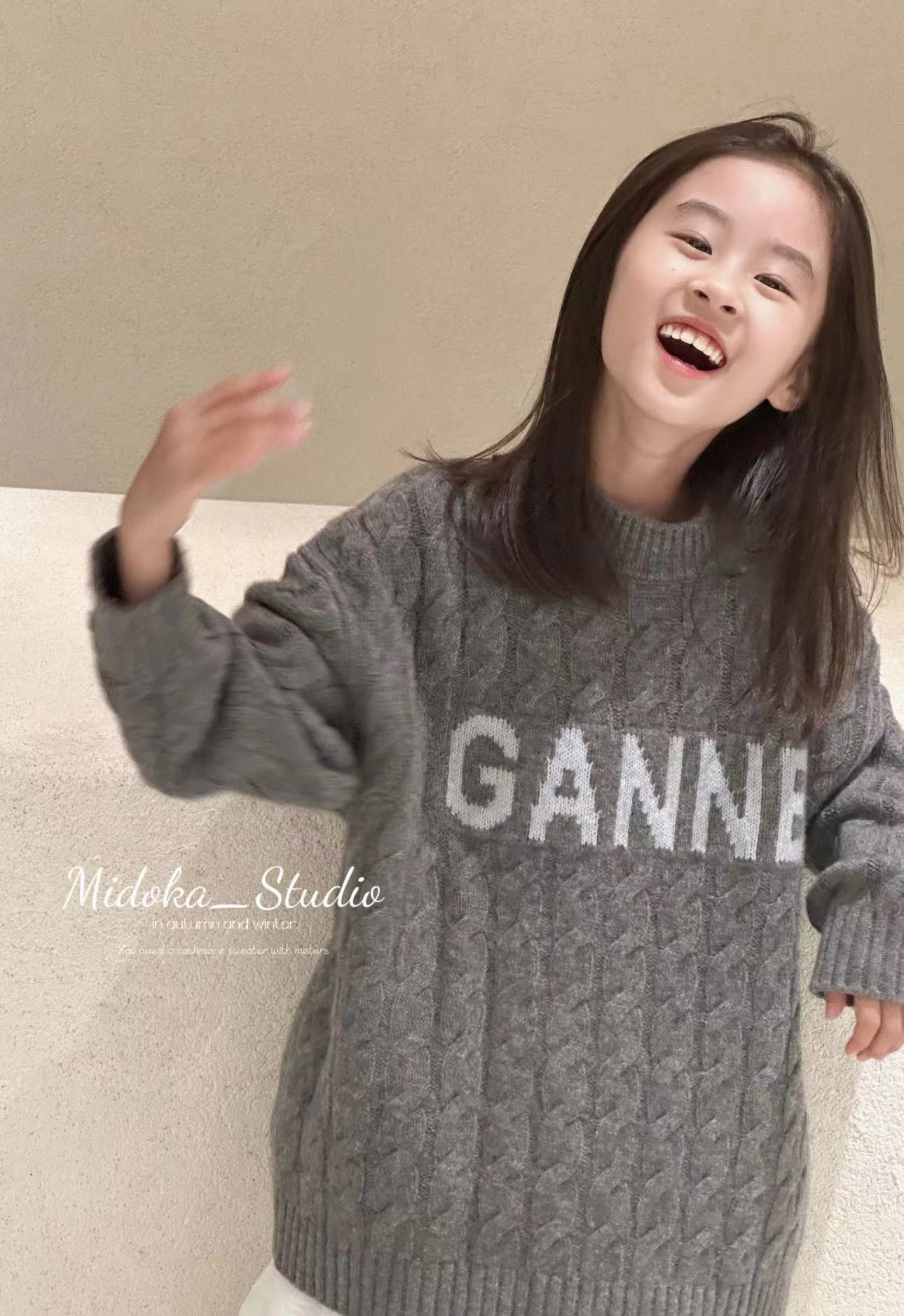 MD三股羊绒羊毛毛衣（灰色白字母）