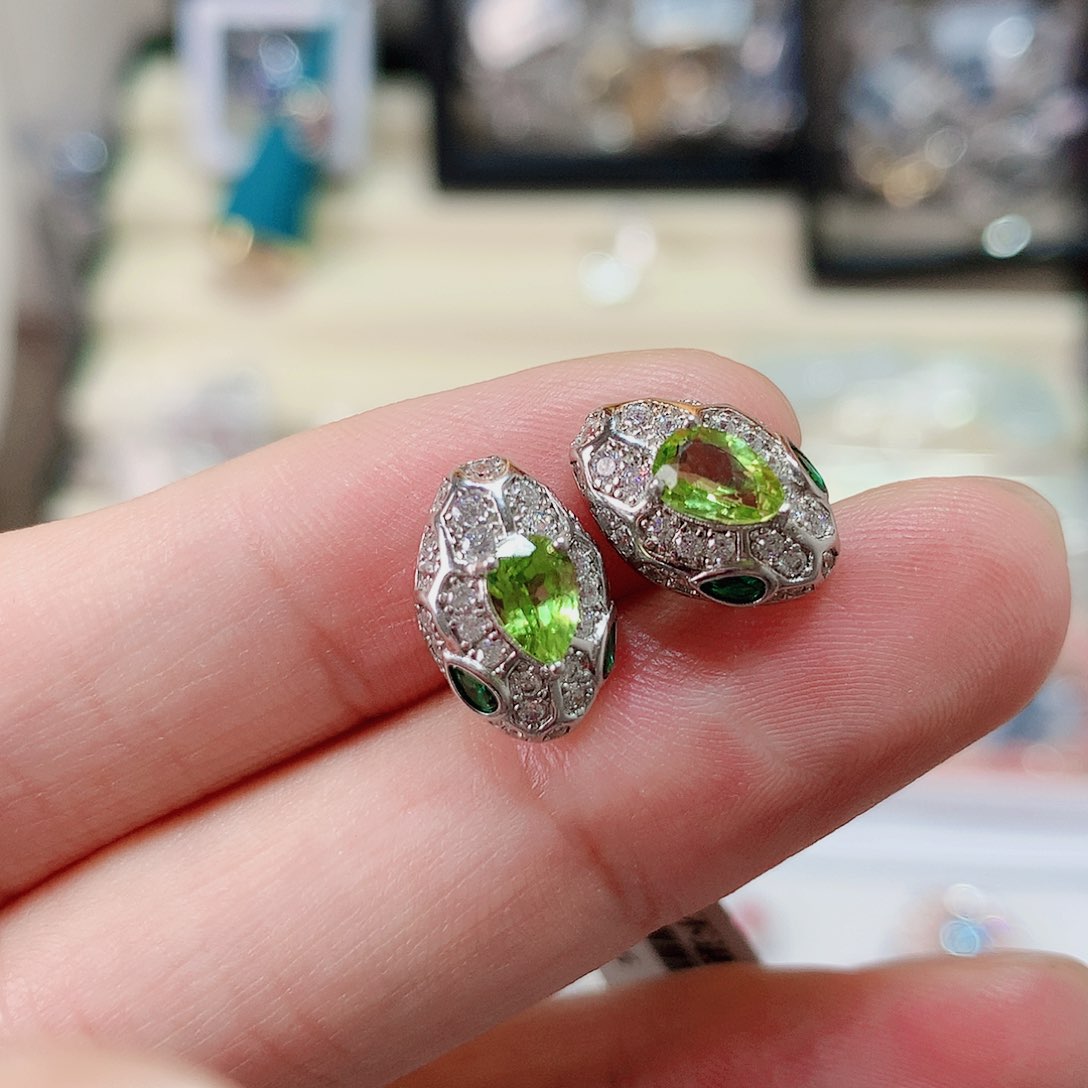 橄榄石耳钉银S925镶嵌