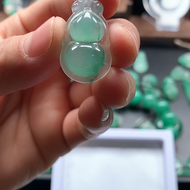 石英质玉颈饰未镶嵌