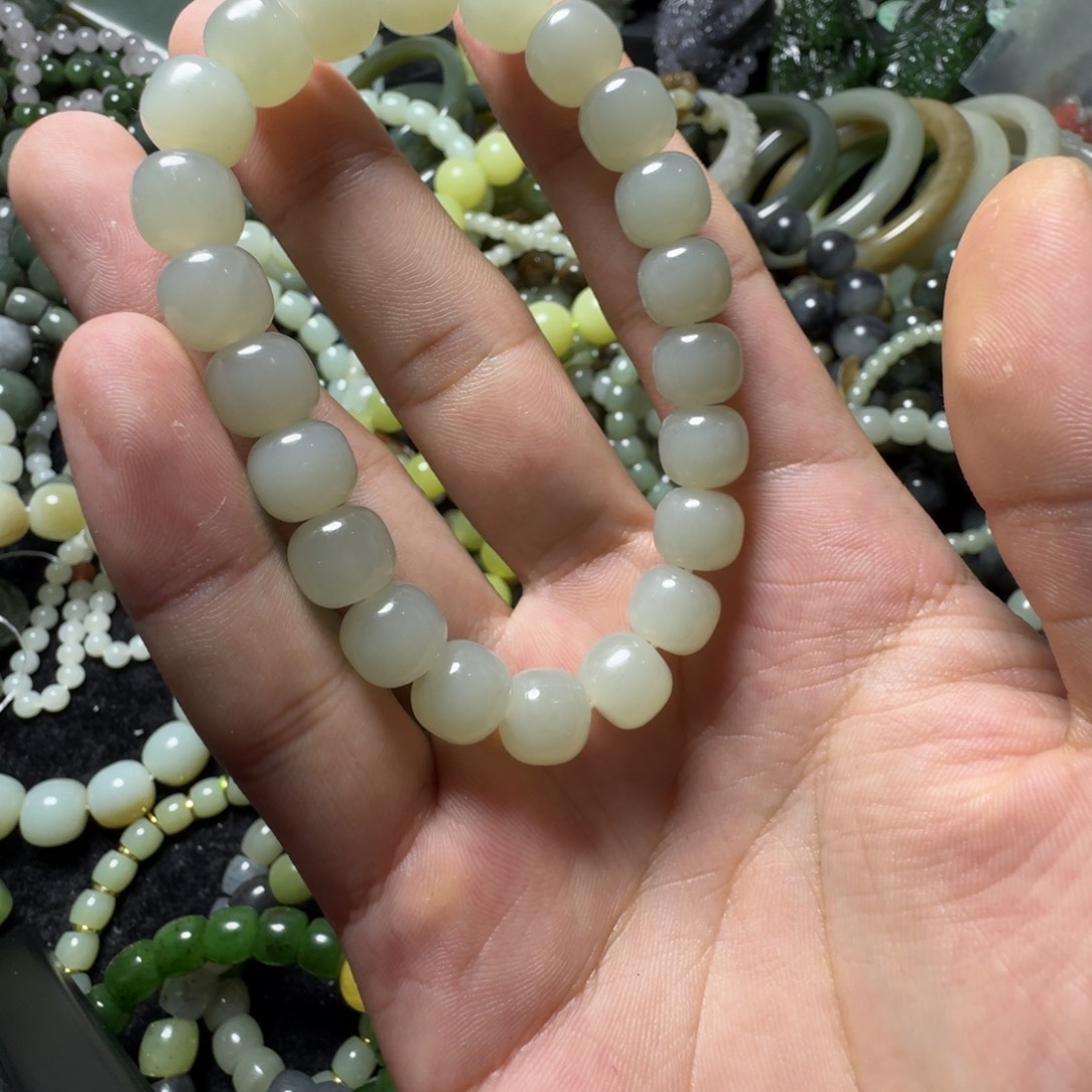 悦****和田玉未镶嵌手串