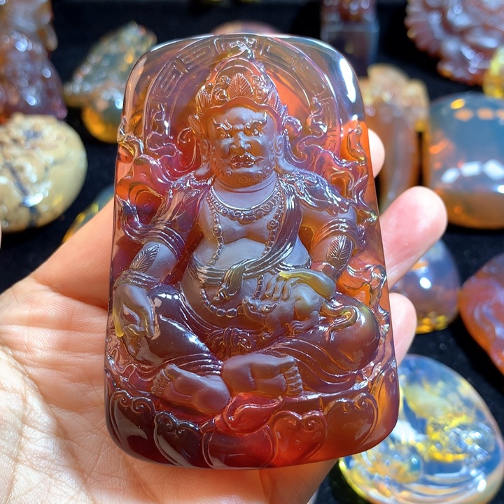 琥珀颈饰未镶嵌血珀雕刻件黄财神