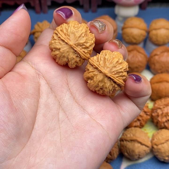 文玩核桃把件夜明珠