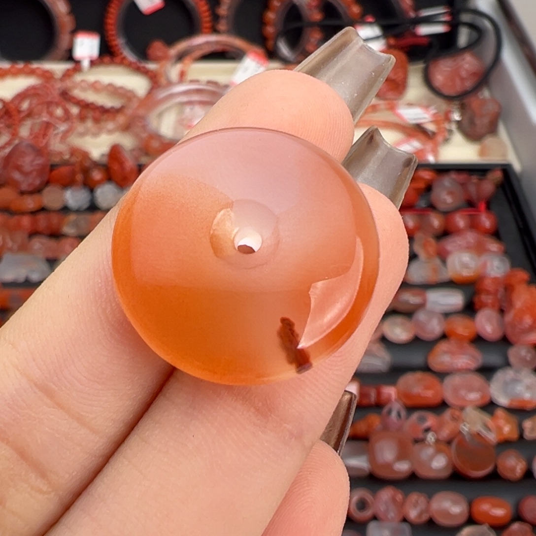 洛***洛南红玛瑙未镶嵌颈饰平安扣