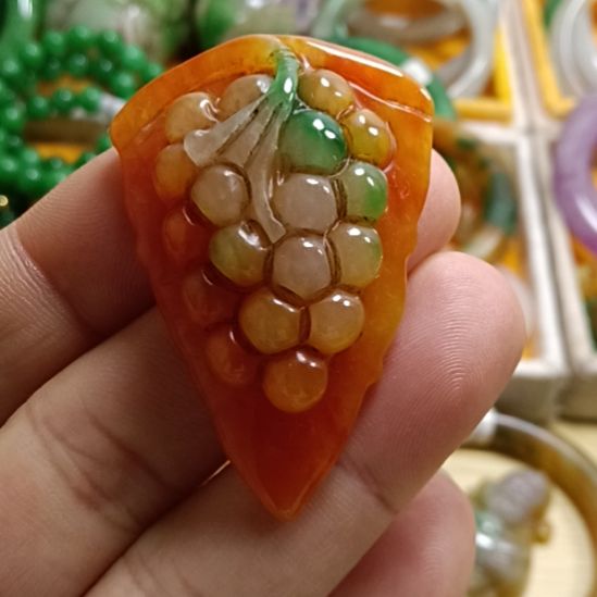 翡翠颈饰未镶嵌翡翠