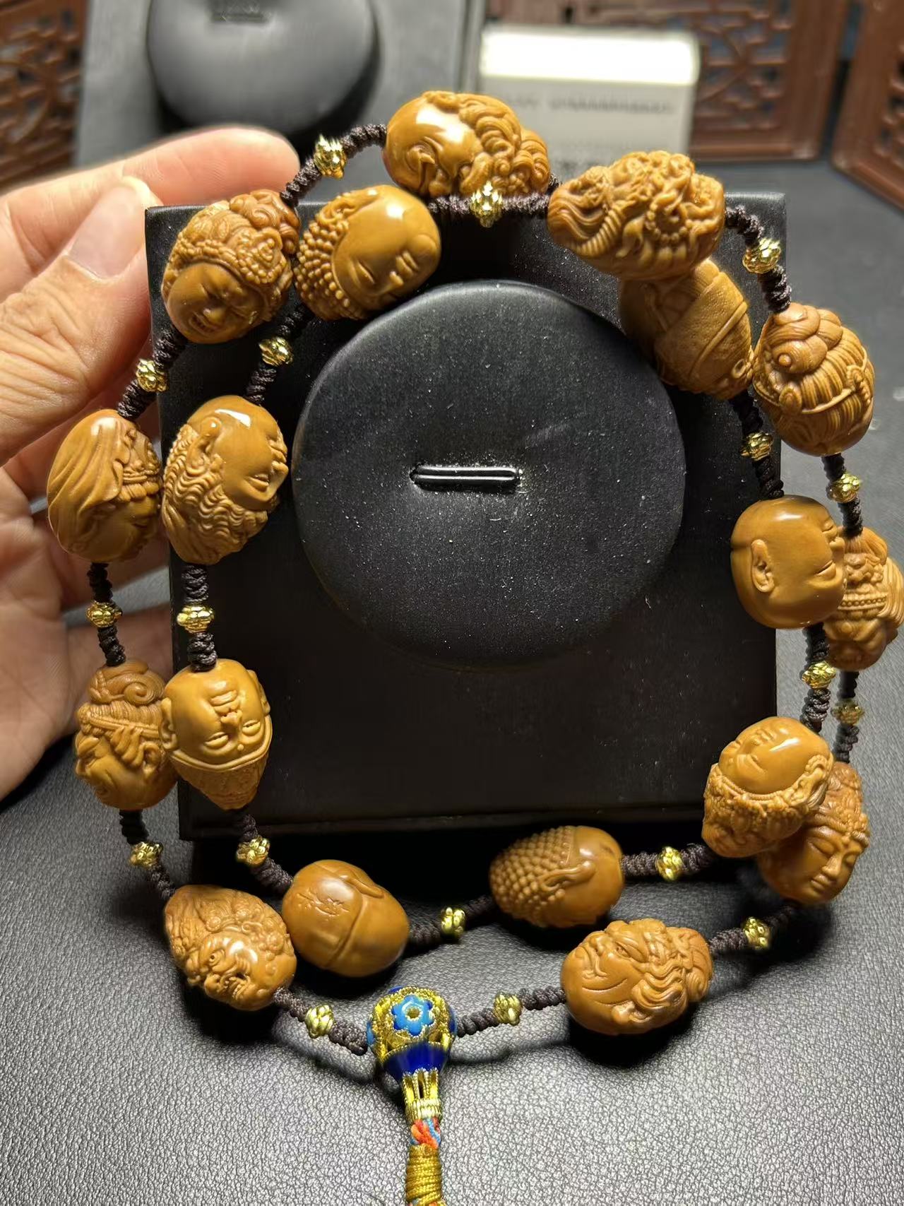 橄榄核雕刻万佛法相脖挂精品经典雕刻文玩收藏