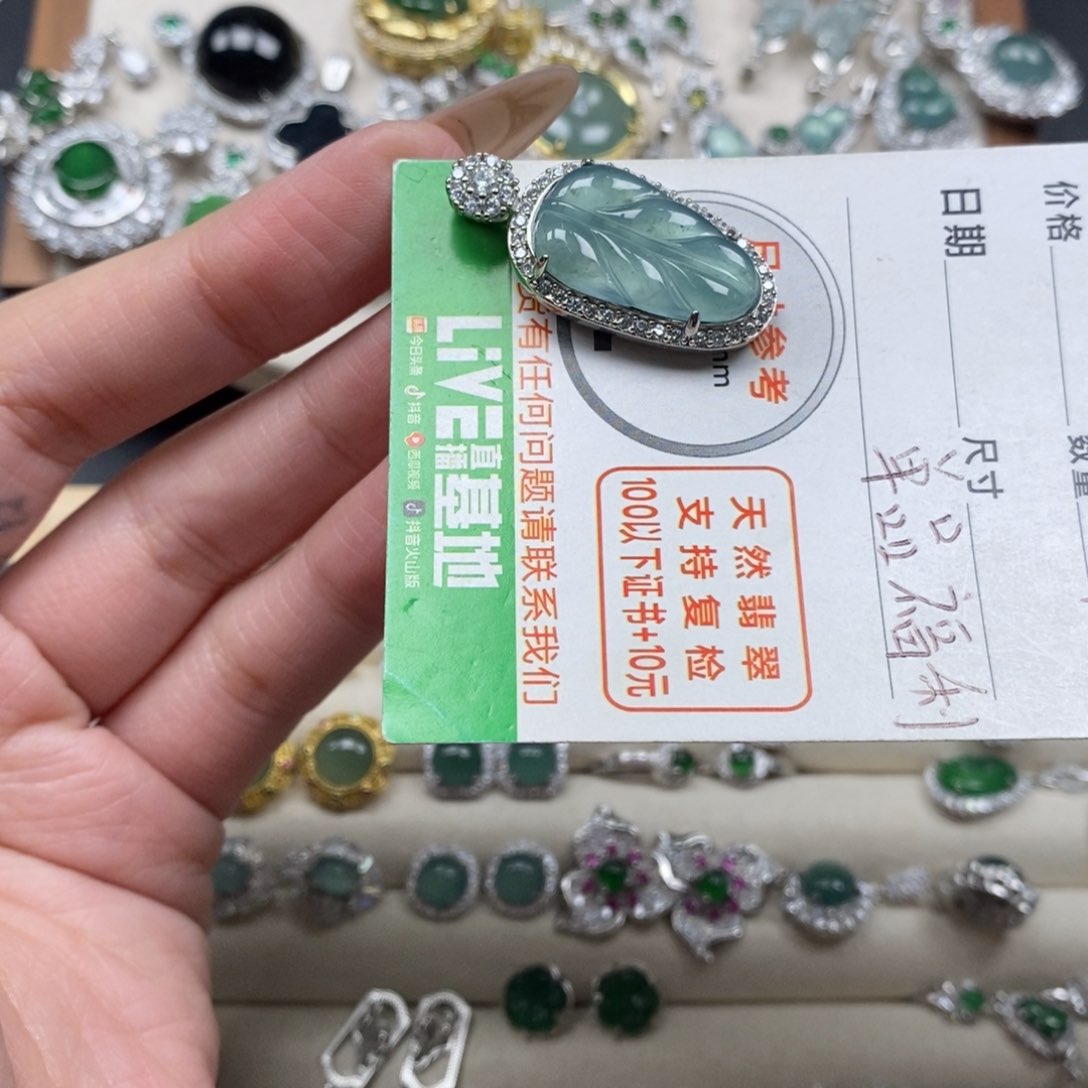 翡翠颈饰未镶嵌翡翠