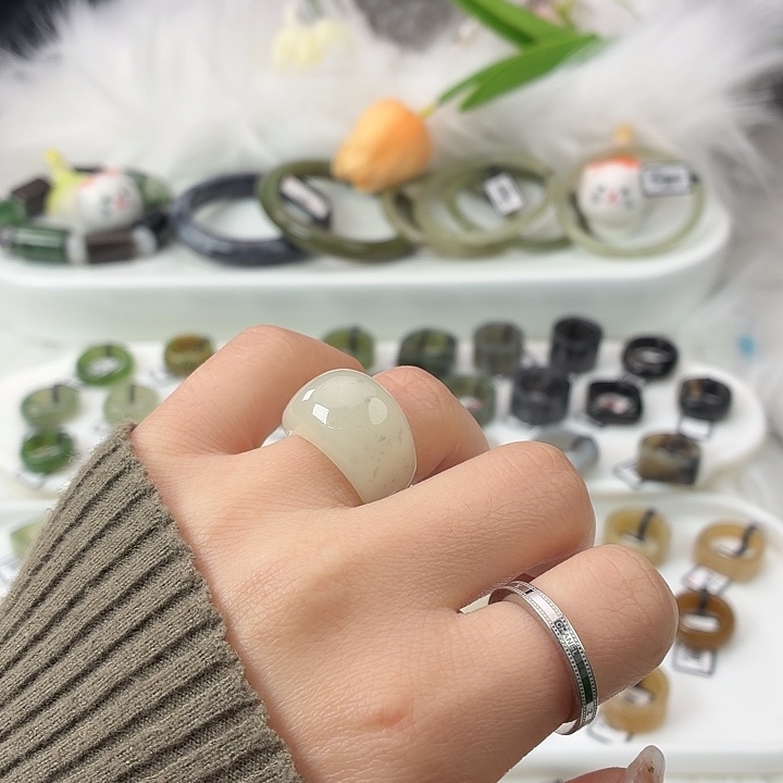 和田玉（糖玉）未镶嵌戒指S14点墨馒头16.8