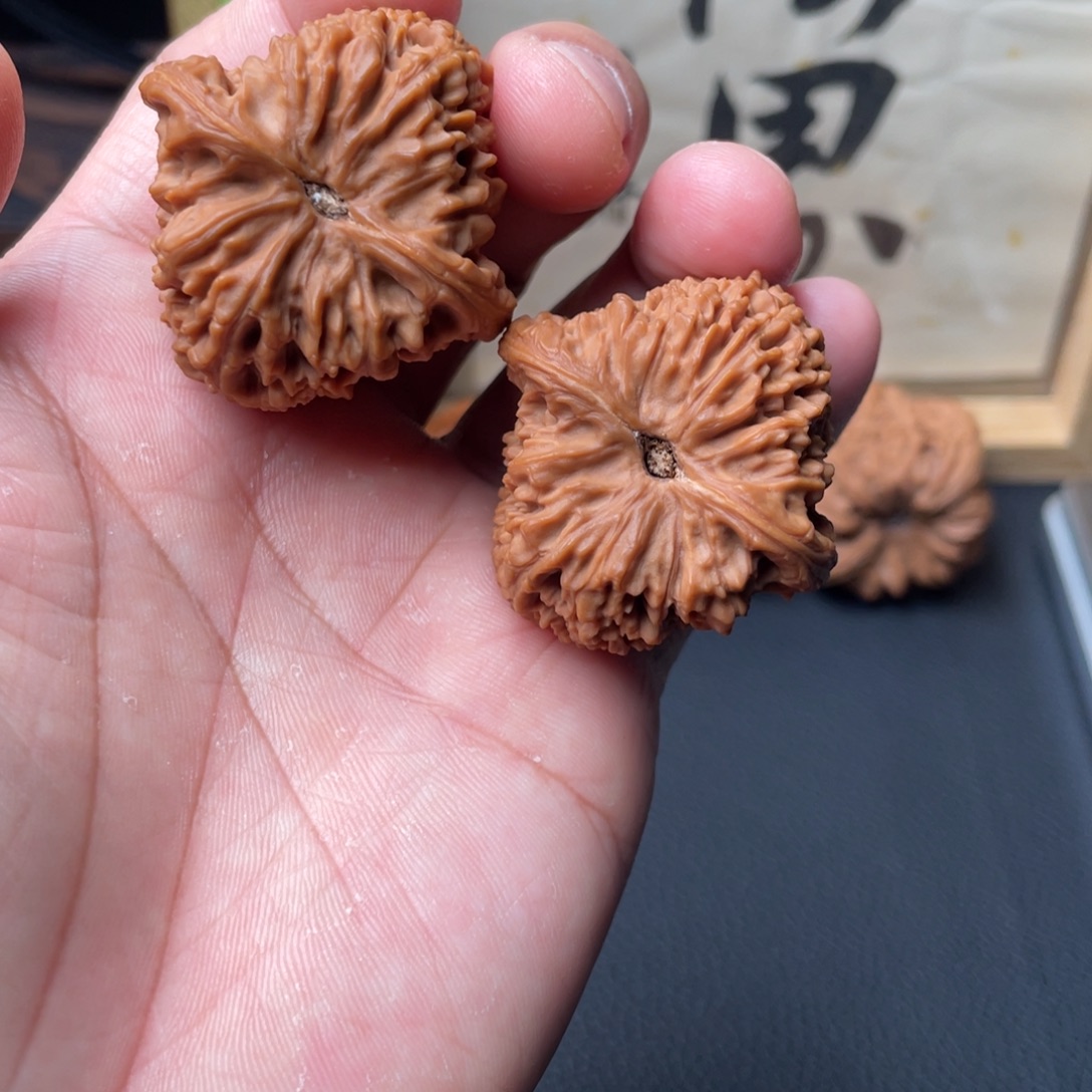 牙***）文玩核桃吊坠南疆石