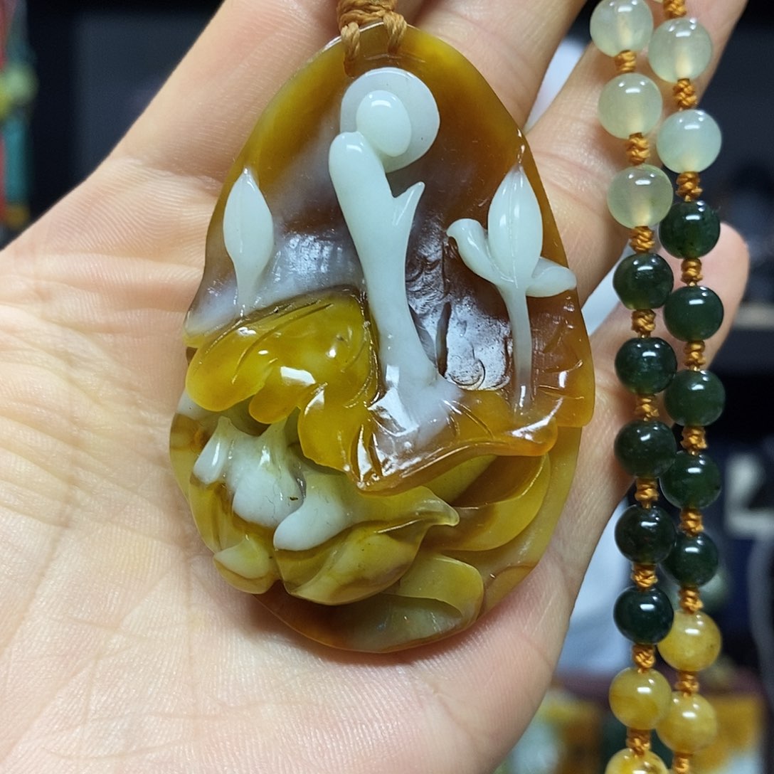 岫玉未镶嵌挂件吊坠