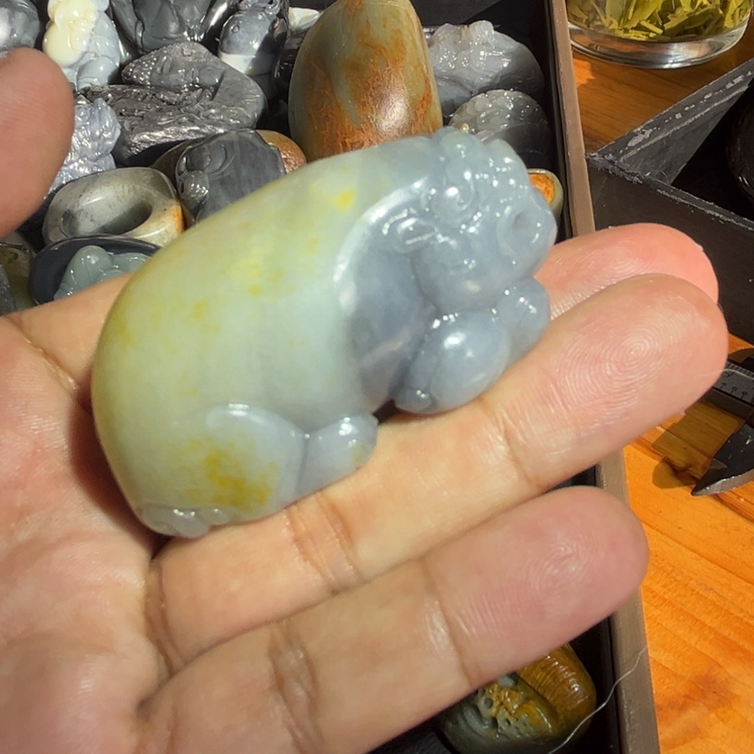 和田玉颈饰未镶嵌往**烟