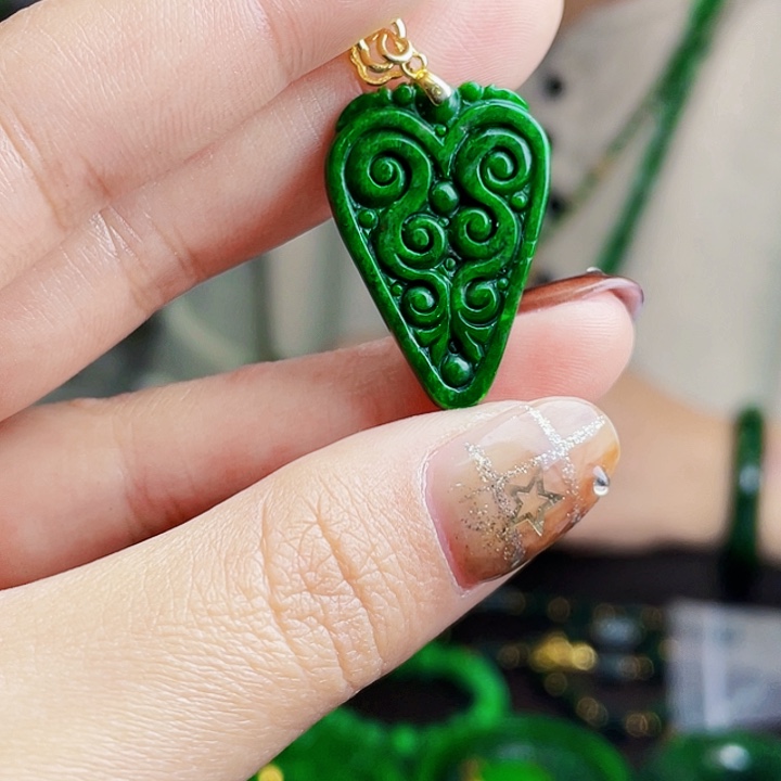 翡翠银S925镶嵌颈饰多样性