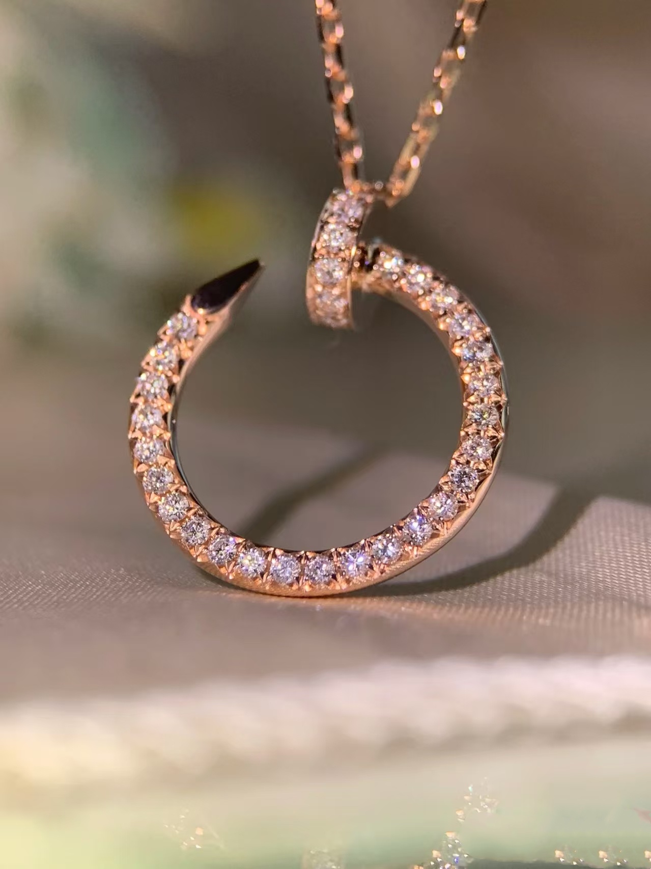 （雅雅精选）18K金满钻钉子项链